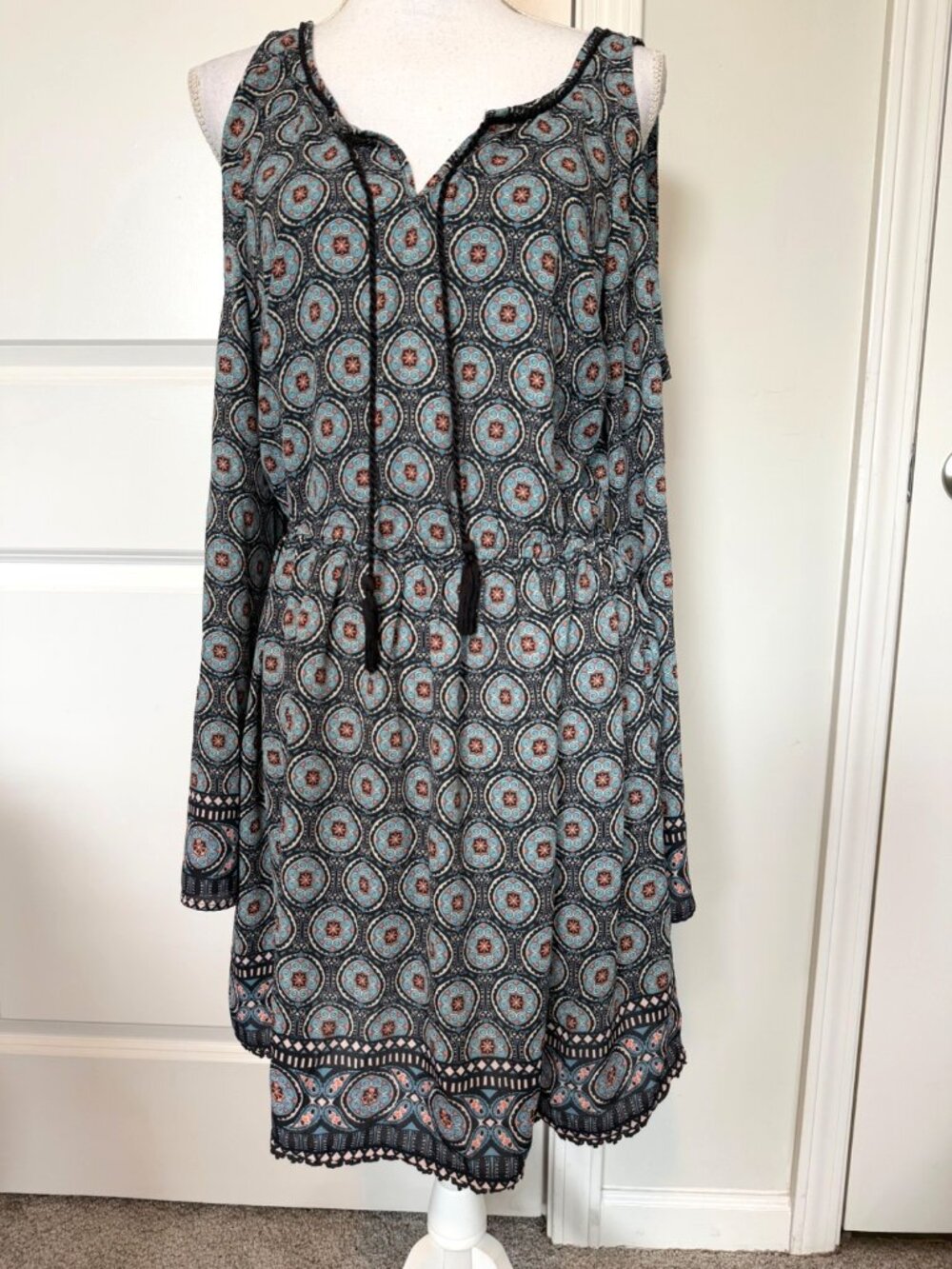 Xhilaration Cold Shoulder Pattern Dress Size L Lace Trim Tassel Tie Boho Prarie